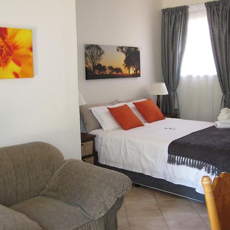 The Pecan Tree Guesthouse Sandton Bagian luar foto