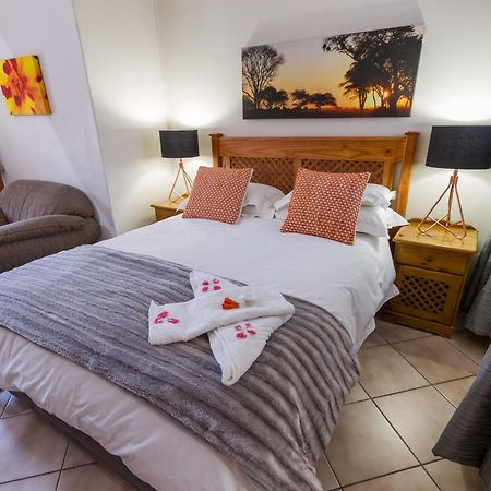 The Pecan Tree Guesthouse Sandton Bagian luar foto