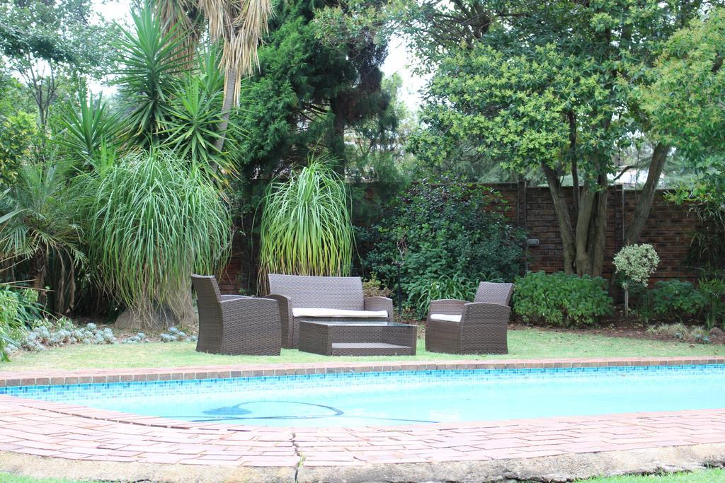 The Pecan Tree Guesthouse Sandton Bagian luar foto