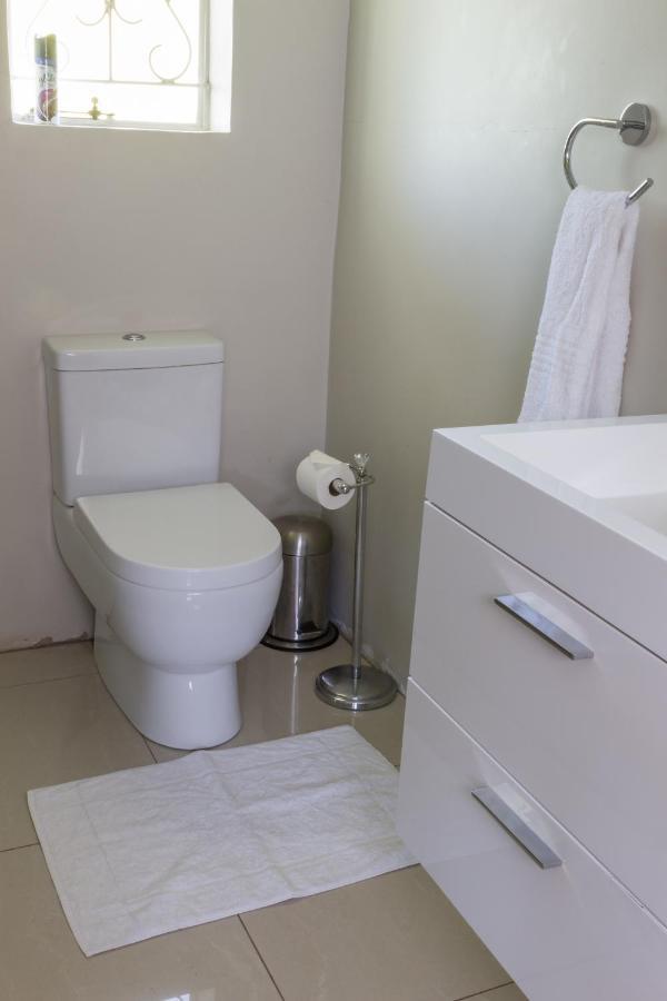 The Pecan Tree Guesthouse Sandton Bagian luar foto