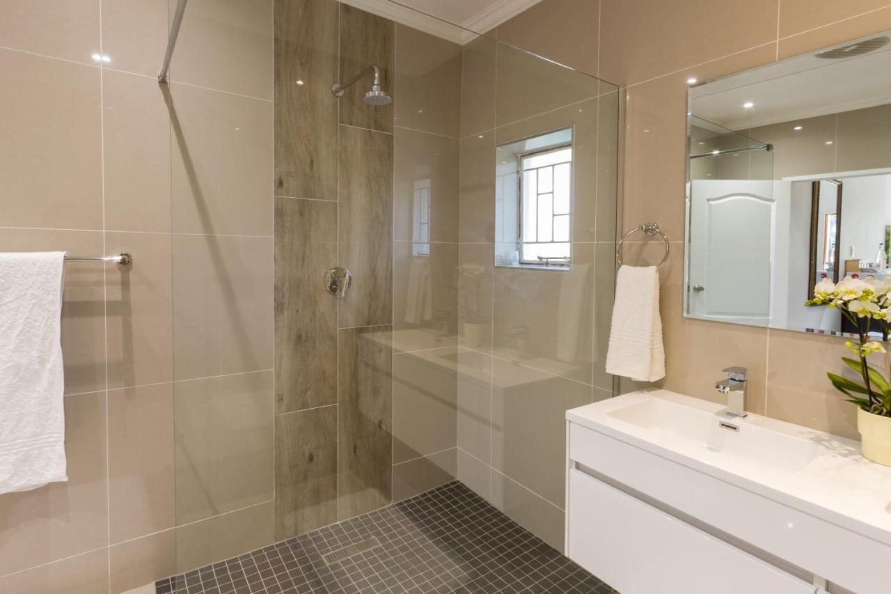 The Pecan Tree Guesthouse Sandton Bagian luar foto